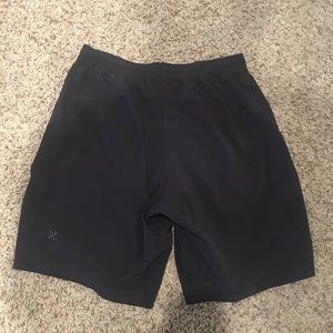 Men’s Lululemon shorts with liner